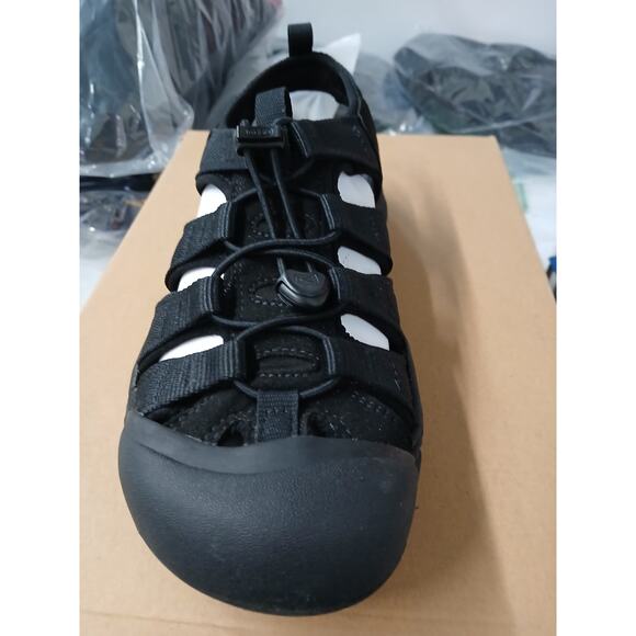 NWT KEEN Mens B Newport H2 Triple Black Size 9 - Picture 1 of 4